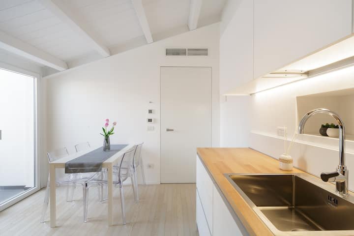 DUOMO 10min  Compras e relaxamento, ar-condicionado, Wi-Fi, varanda