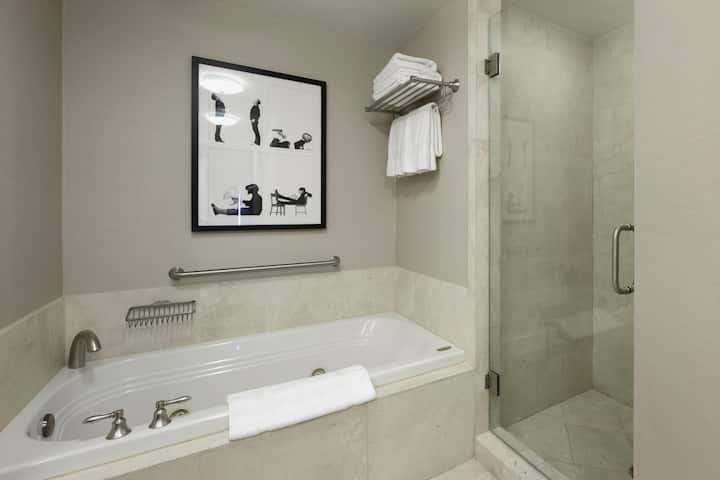 Suíte de 1 quarto com vista para o mar Fontainebleau Tresor