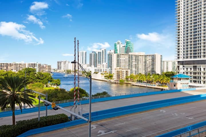 Apartamento espetacular: comodidades do resort + academia + piscina