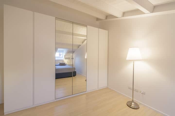 DUOMO 10min  Compras e relaxamento, ar-condicionado, Wi-Fi, varanda