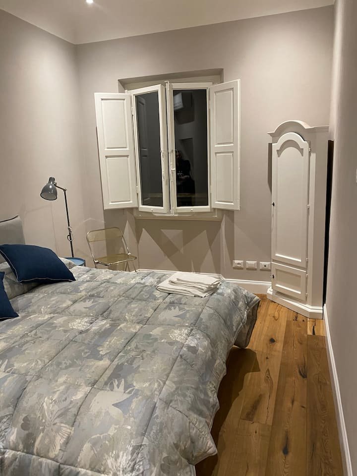 Quarto recém-reformado com vista para a cúpula do centro de Florença