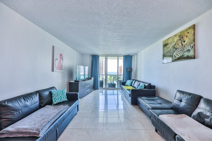 Fontainebleau | 1BR Striking Resort & Ocean View