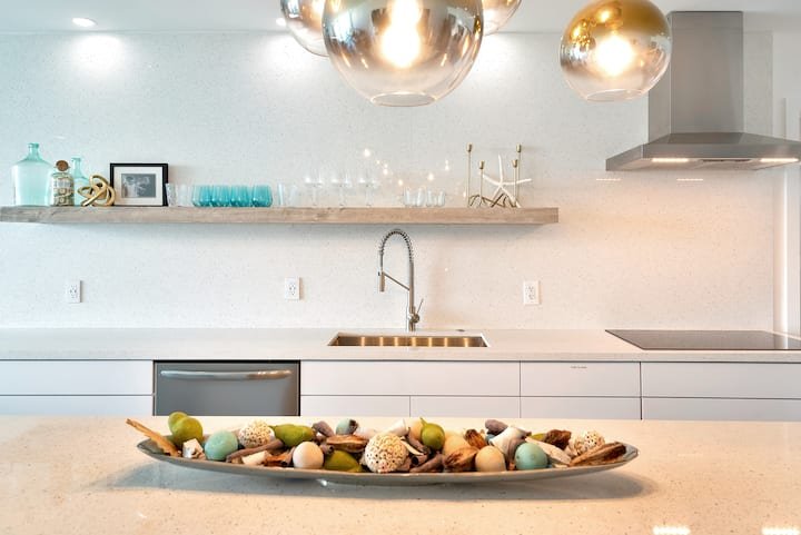 Frente à praia. Remodelado, luxo 3 CAMAS/2 quartos. 1,5