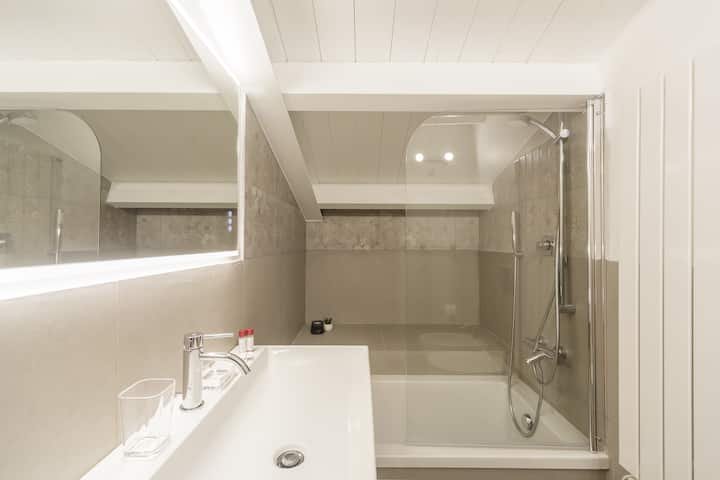 DUOMO 10min  Compras e relaxamento, ar-condicionado, Wi-Fi, varanda