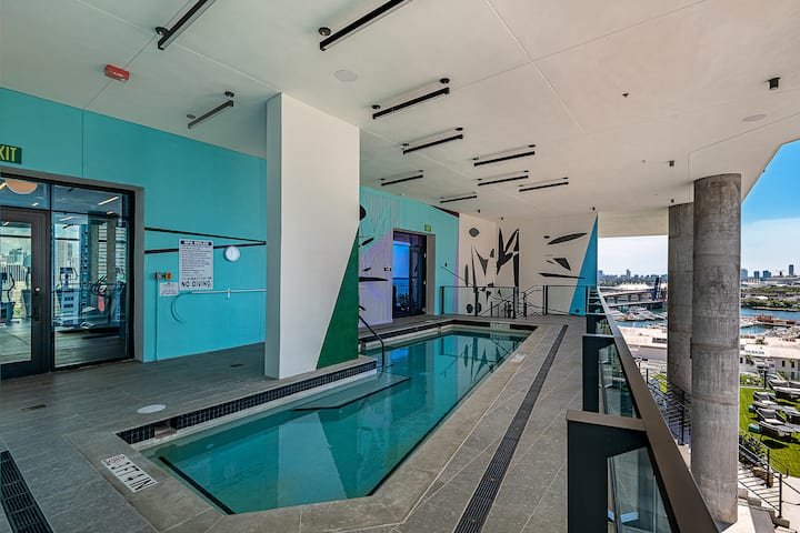 Urban Bayview Haven · Piscina e terraço #4417