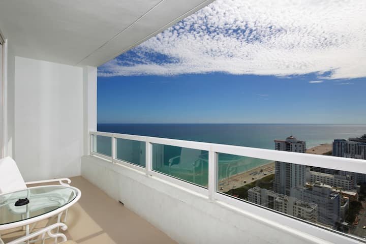 Suíte de 1 quarto com vista para o mar Fontainebleau Tresor