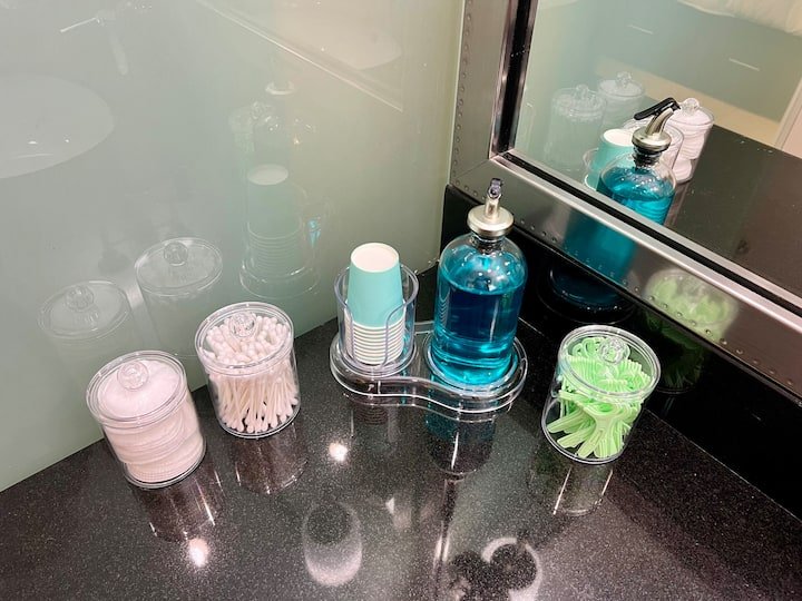 Linda suíte lateral da piscina | 3 min da praia