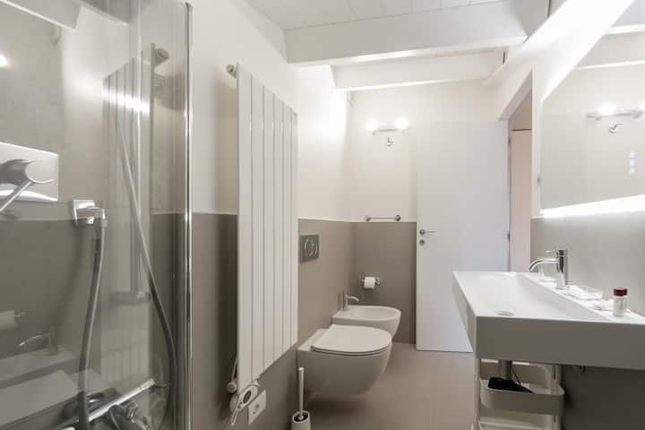 DUOMO 10min  Compras e relaxamento, ar-condicionado, Wi-Fi, varanda