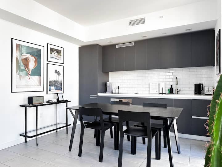 Condomínio de luxo de 1 quarto com vista para o mar e para a cidade