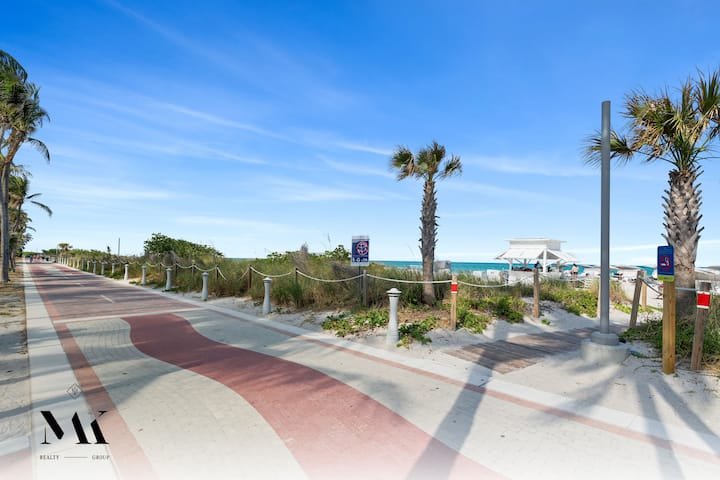 Fontainebleau | 1BR Striking Resort & Ocean View