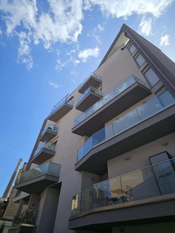 Casa Giada | Moderno Central 1BR + Estacionamento Fechado