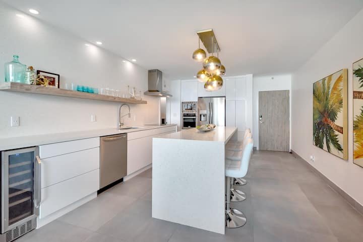 Frente à praia. Remodelado, luxo 3 CAMAS/2 quartos. 1,5