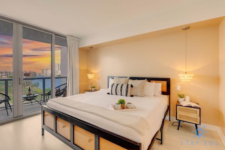 Resort espetacular, localização privilegiada, varanda, academia