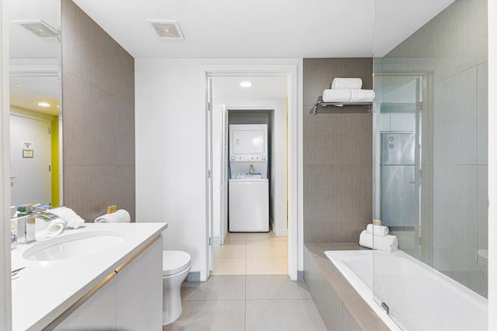 Suíte espaçosa de um quarto em Miami Beach por Dharma