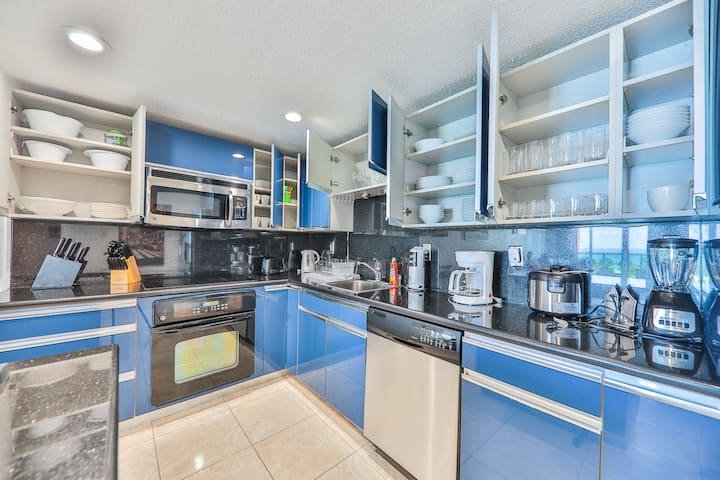 Fontainebleau | 1BR Striking Resort & Ocean View