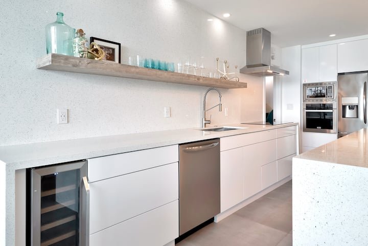 Frente à praia. Remodelado, luxo 3 CAMAS/2 quartos. 1,5