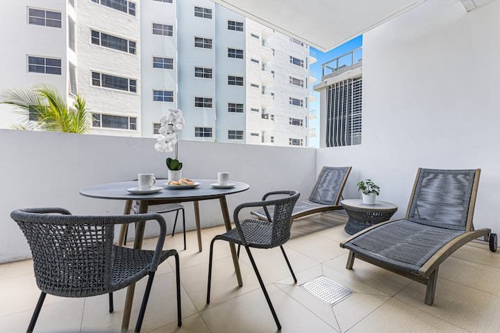 Suíte espaçosa de um quarto em Miami Beach por Dharma