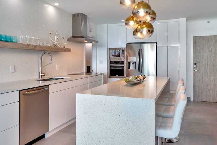 Frente à praia. Remodelado, luxo 3 CAMAS/2 quartos. 1,5