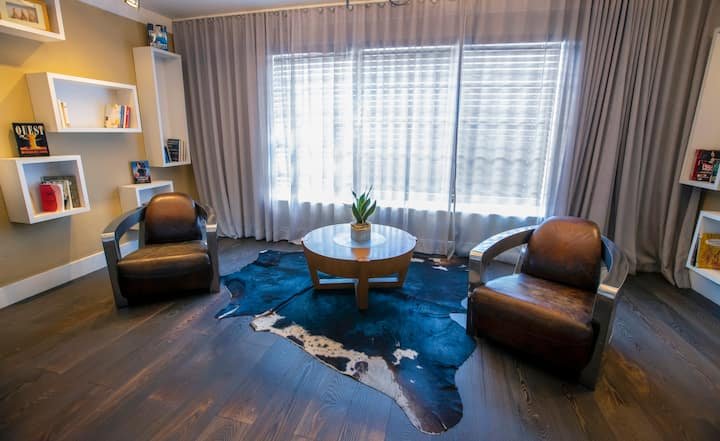 Apartamento estúdio, 2 camas queen size, cozinha, terraço