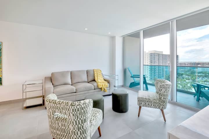 Frente à praia. Remodelado, luxo 3 CAMAS/2 quartos. 1,5