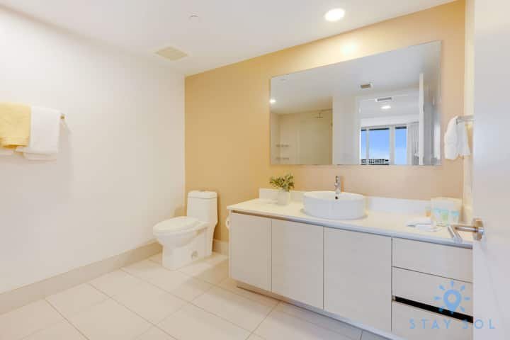 Resort espetacular, localização privilegiada, varanda, academia