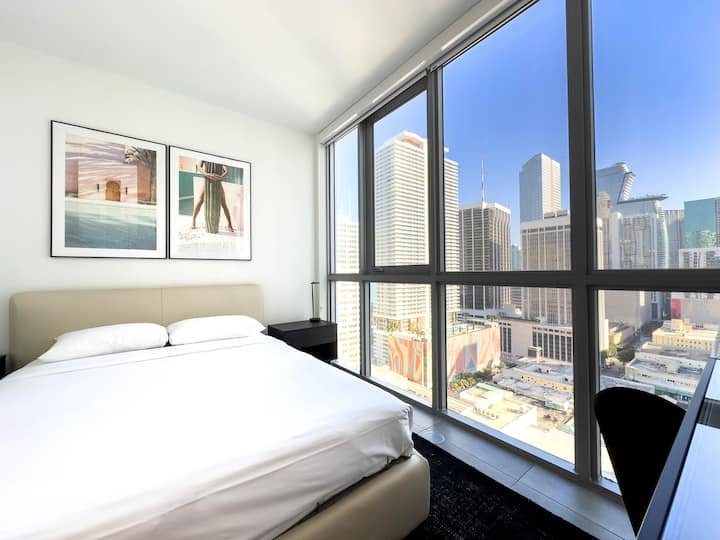 Condomínio de luxo de 1 quarto com vista para o mar e para a cidade