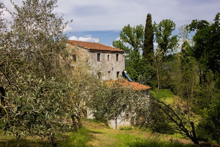 Apartamento com jardim e piscina – Il Pietrone