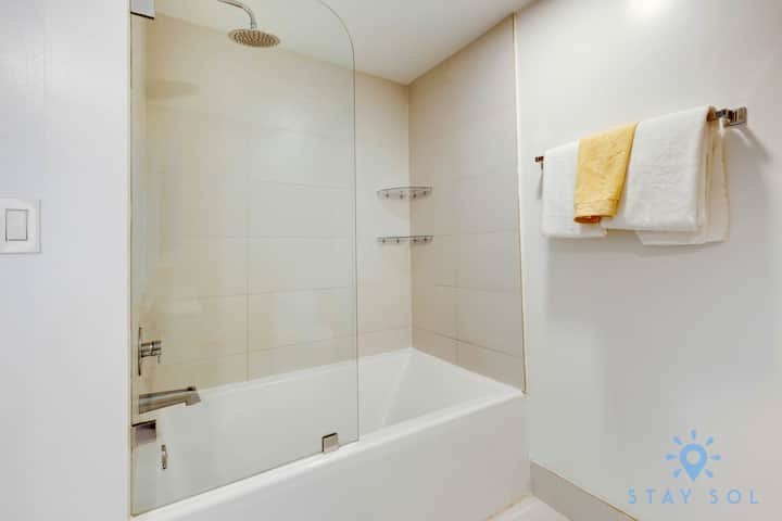 Resort espetacular, localização privilegiada, varanda, academia