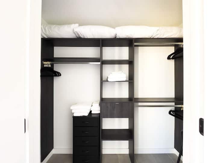 Condomínio de luxo de 1 quarto com vista para o mar e para a cidade