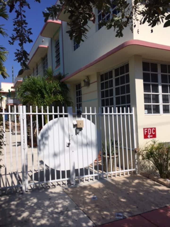 SoBe #6-2 Queen Beds,Futon -FREE PARKing, Kitchen