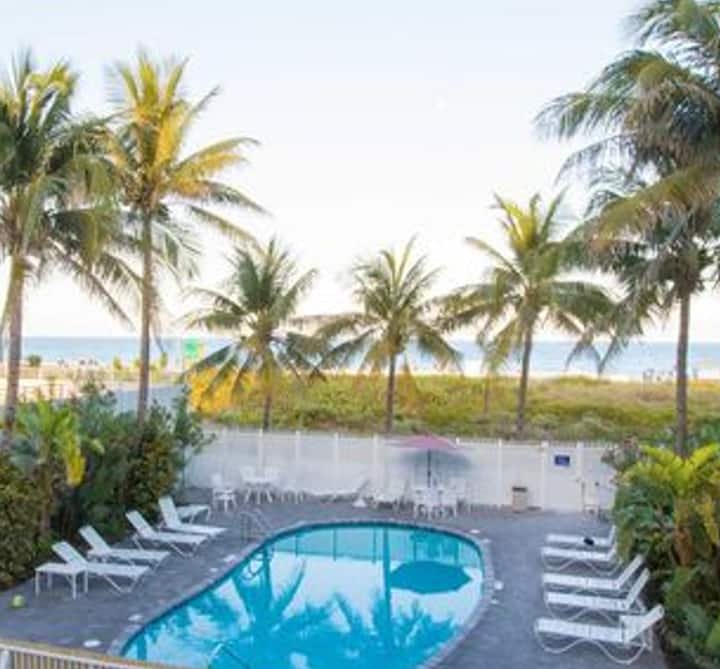 Condomínio South of Fifth Oceanfront com Beach Perks!