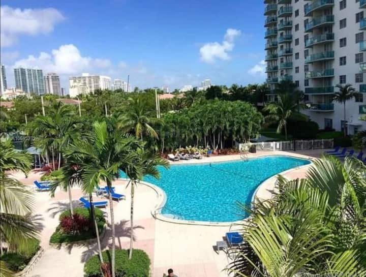 Fontainebleau | 1BR Striking Resort & Ocean View
