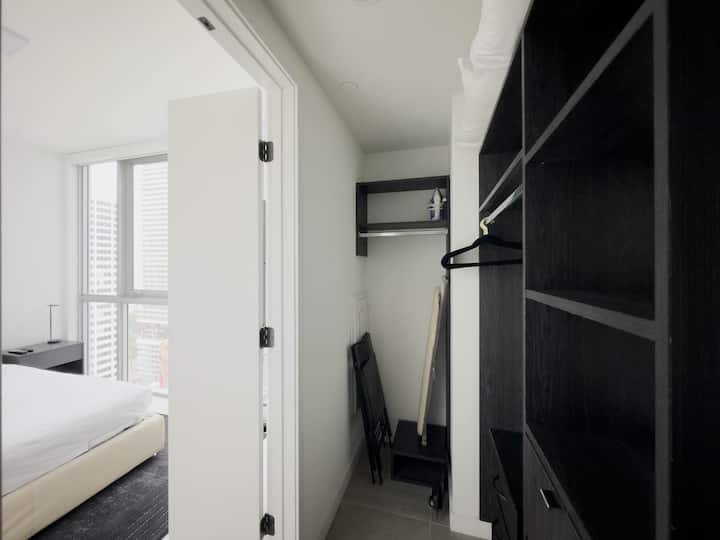 Condomínio de luxo de 1 quarto com vista para o mar e para a cidade