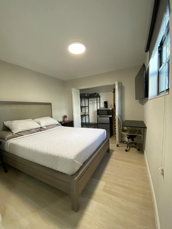 Quarto privativo na Coral Way!