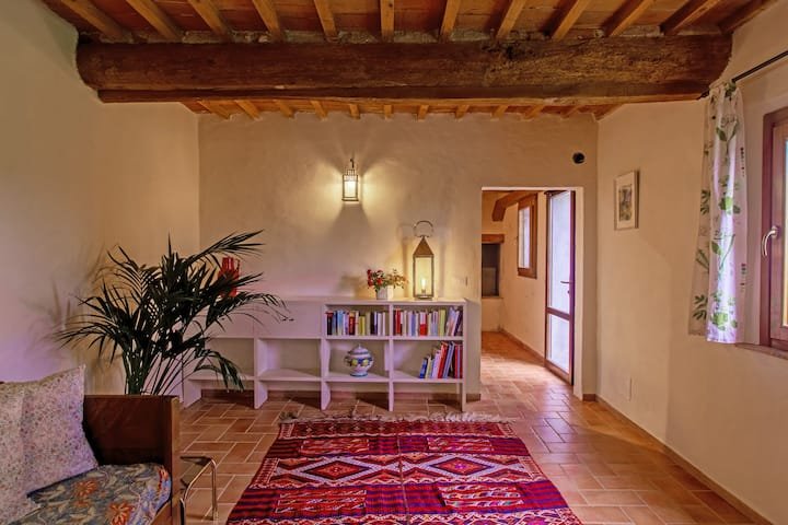 Apartamento com jardim e piscina – Il Pietrone