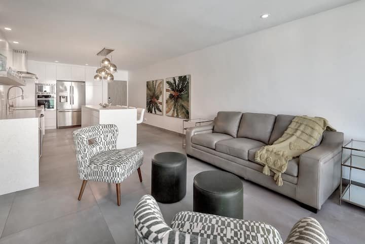 Frente à praia. Remodelado, luxo 3 CAMAS/2 quartos. 1,5