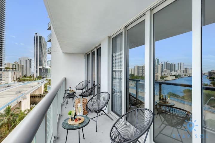 Resort espetacular, localização privilegiada, varanda, academia