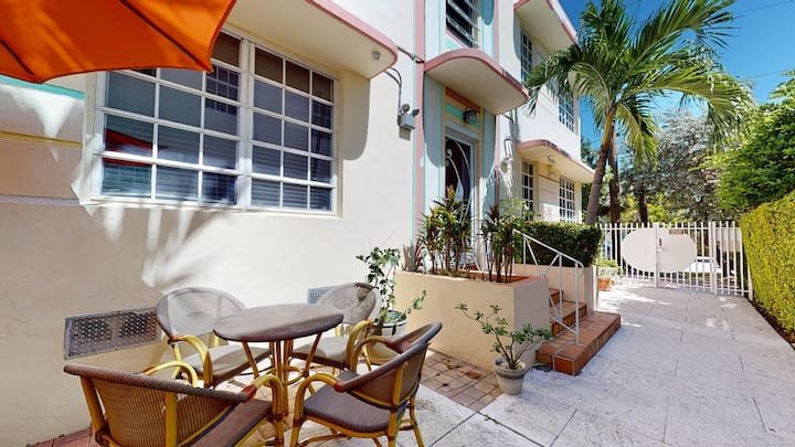 SoBe #6-2 Queen Beds,Futon -FREE PARKing, Kitchen