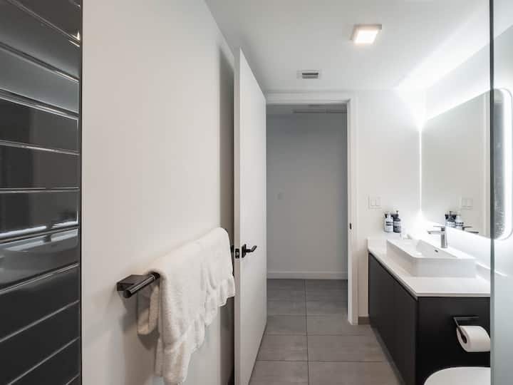 Condomínio de luxo de 1 quarto com vista para o mar e para a cidade