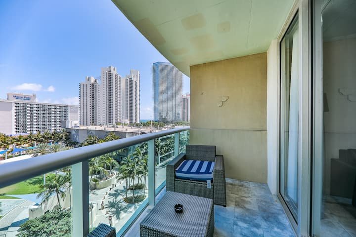 Fontainebleau | 1BR Striking Resort & Ocean View