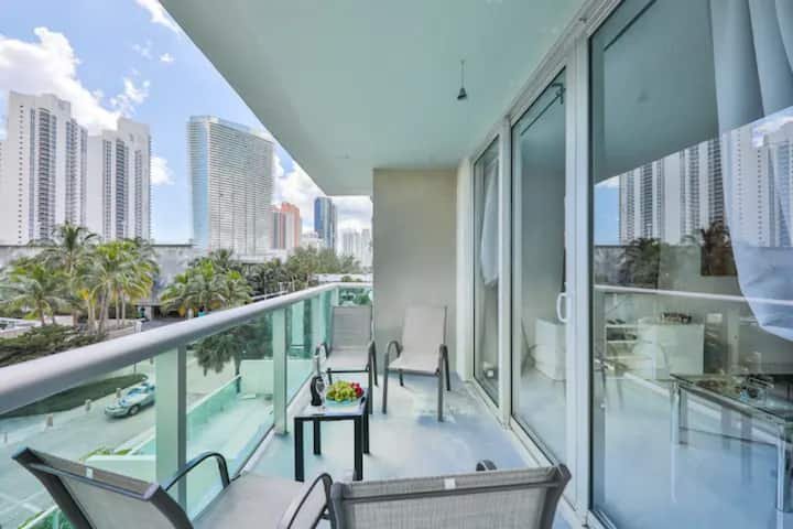Fontainebleau | 1BR Striking Resort & Ocean View