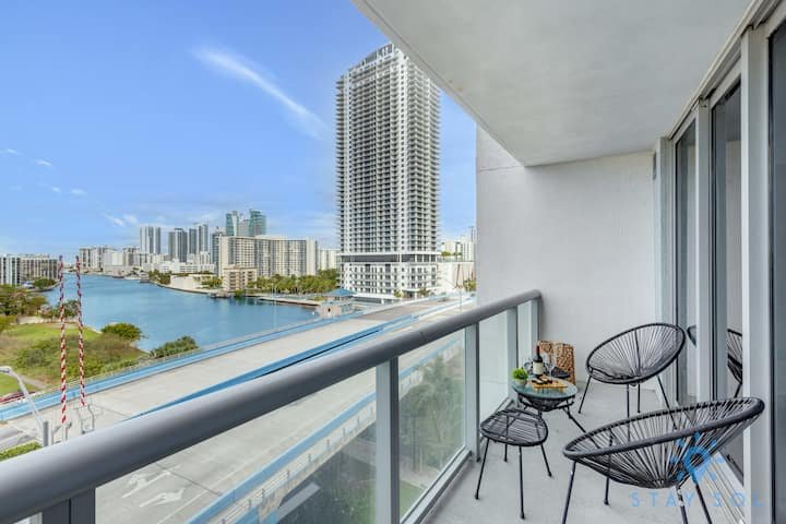 Resort espetacular, localização privilegiada, varanda, academia