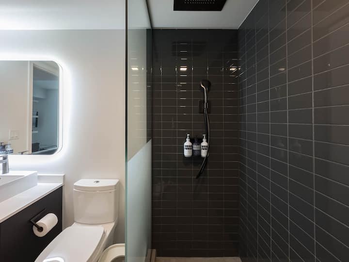 Condomínio de luxo de 1 quarto com vista para o mar e para a cidade