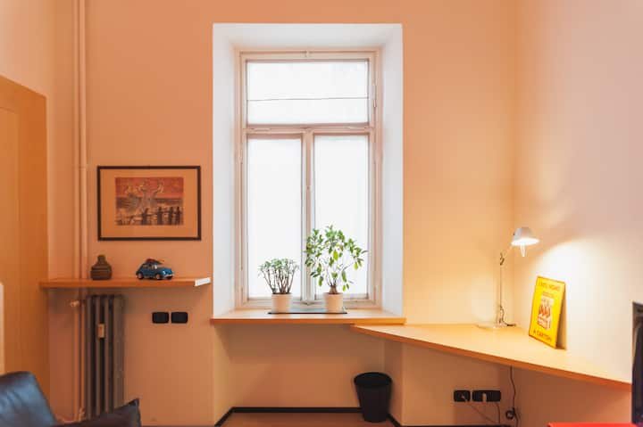 Quarto no centro com banheiro privativo