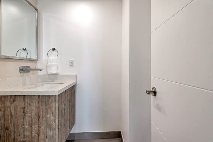 Frente à praia. Remodelado, luxo 3 CAMAS/2 quartos. 1,5