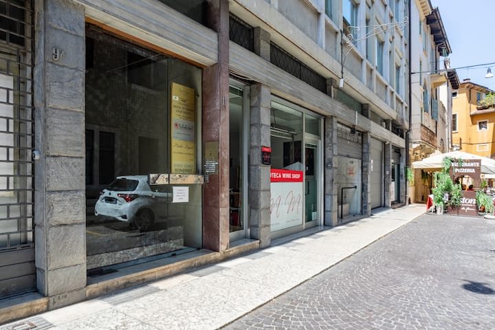 A Dois Passos da Casa de Julieta e da Arena