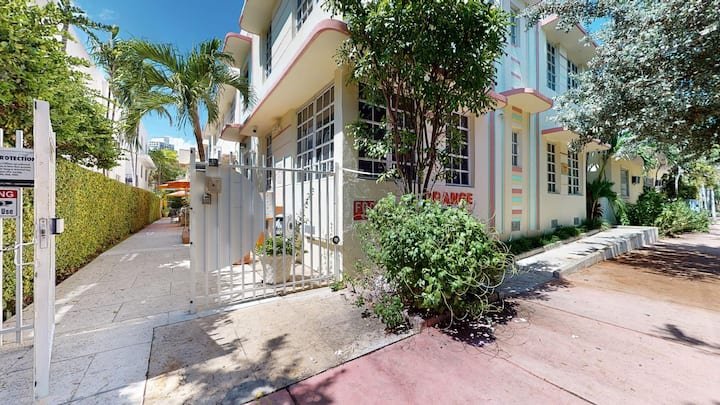 SoBe #6-2 Queen Beds,Futon -FREE PARKing, Kitchen