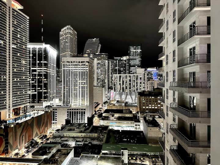 Condomínio de luxo de 1 quarto com vista para o mar e para a cidade