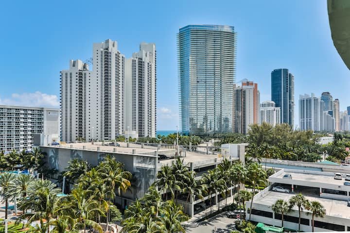 Fontainebleau | 1BR Striking Resort & Ocean View