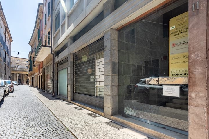 A Dois Passos da Casa de Julieta e da Arena